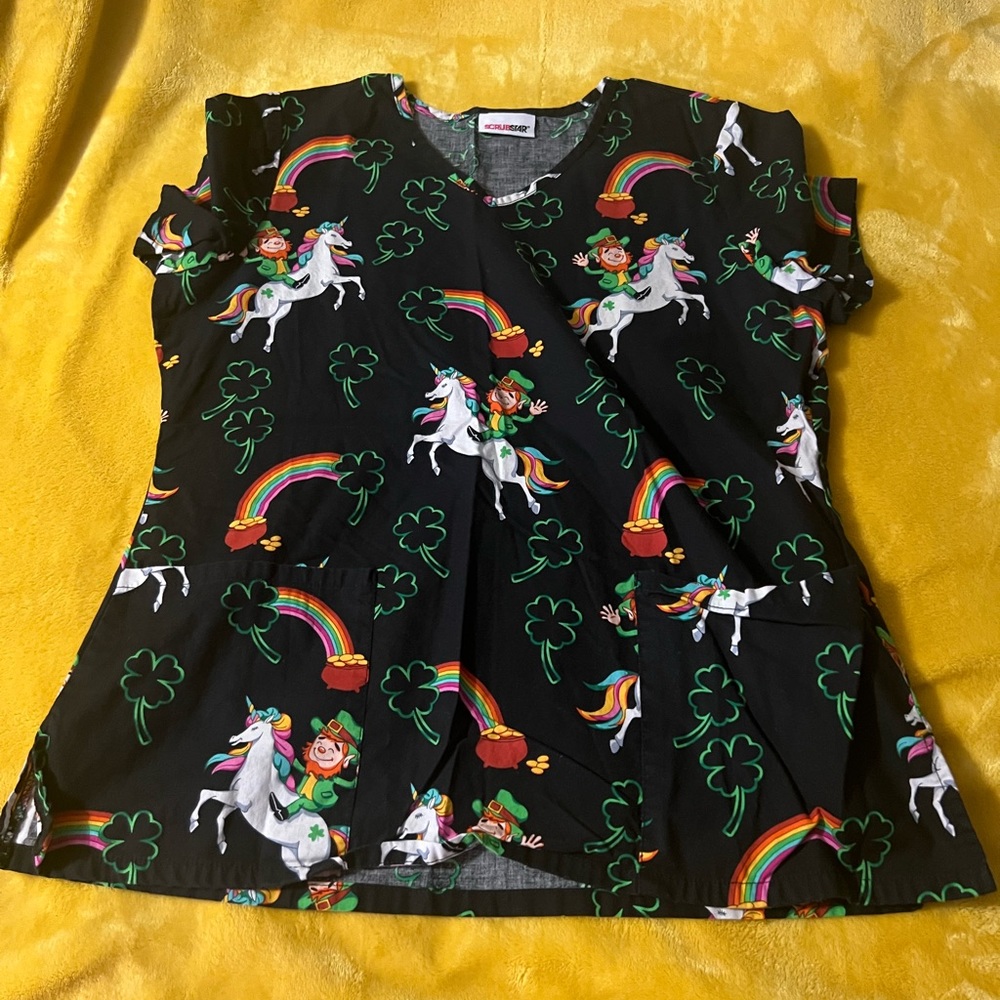 Women’s scrub top